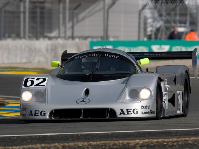 易车 正文1989年,奔驰携全新的sauber c9再次出征勒芒赛事,并赢得了