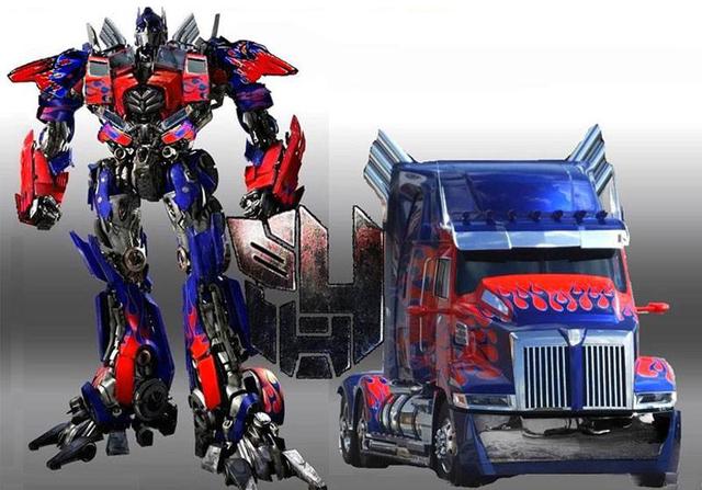 擎天柱:擎天柱是博派领袖,它的原型车是戴姆勒西星卡车.