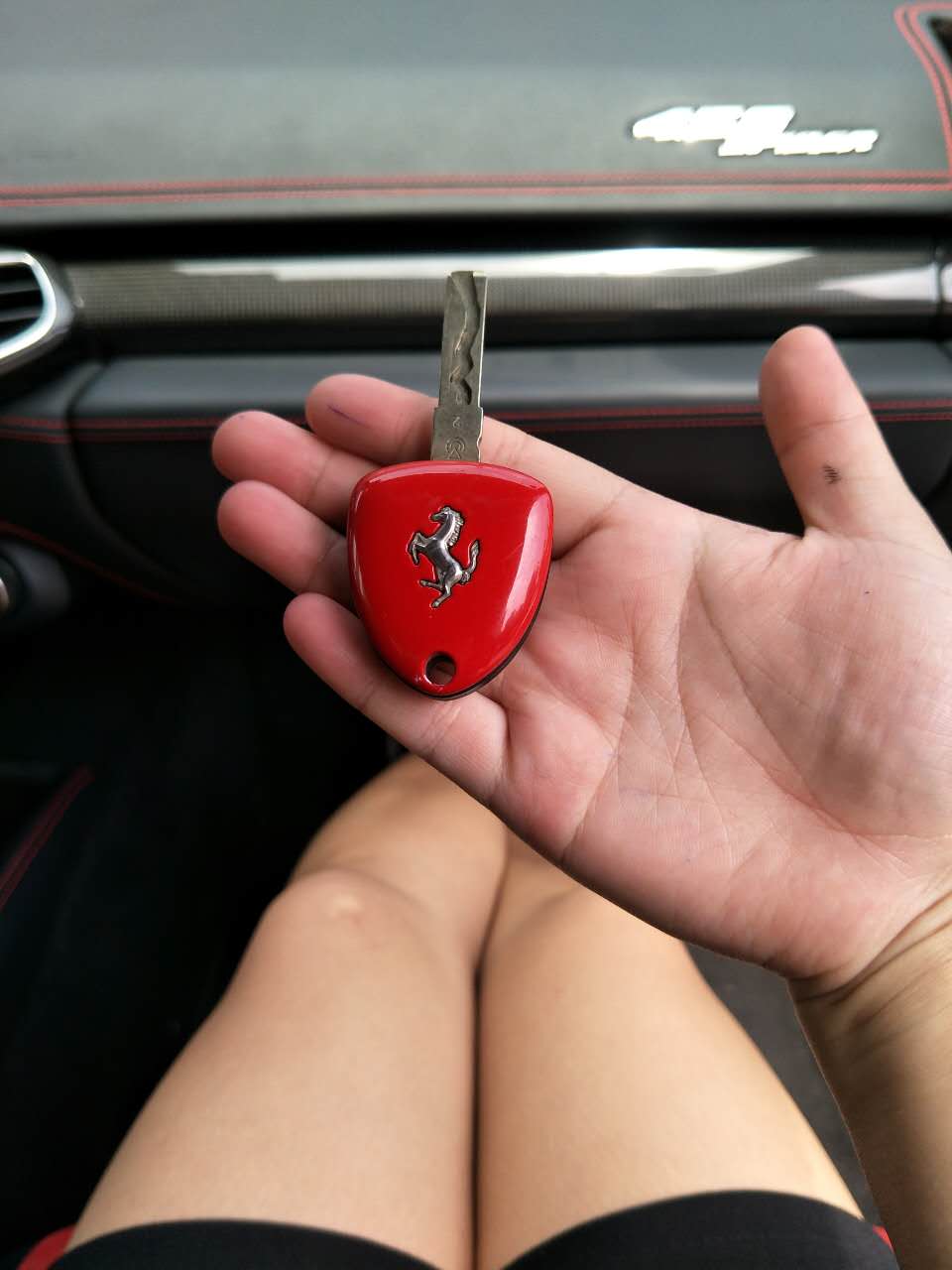 26岁迷妹开过5大超跑超豪车告诉您驾乘感觉!