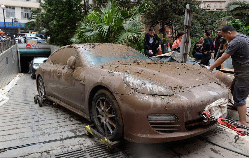 两度商业谈豪车泡水变废铁后悔没买凯迪拉克吧