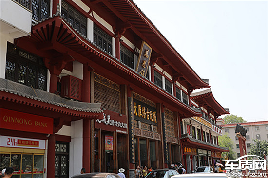 the second destination—大雁塔古玩城,就在大雁塔旁边,看建筑