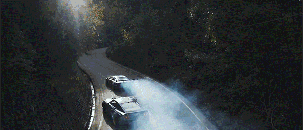 两位漂移大师驾驶着他们的福特野马以及兰博基尼在新泻县的各种路况的