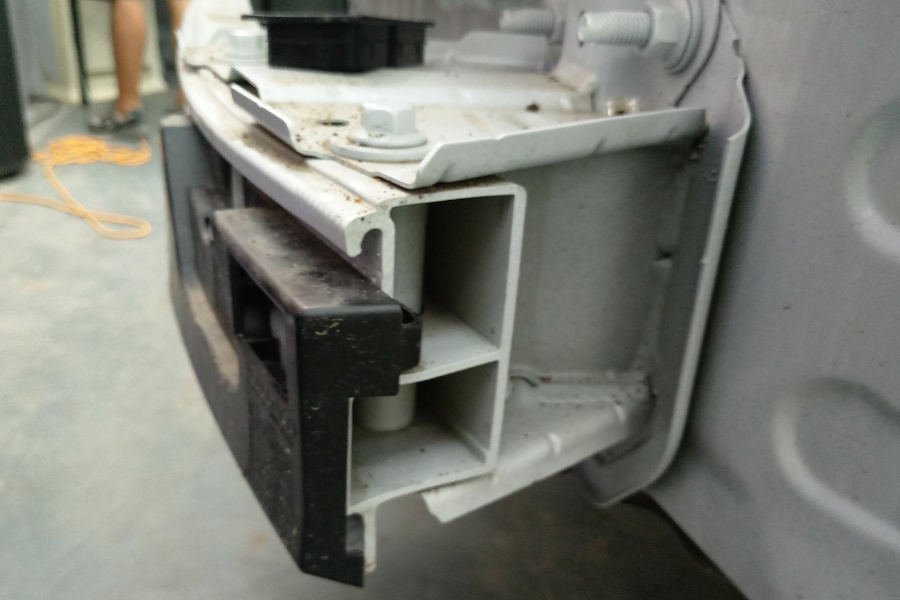 国产沃尔沃s90l,超厚防撞梁!