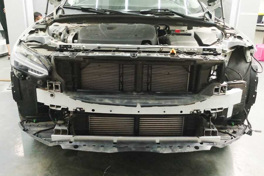 国产沃尔沃s90l,超厚防撞梁!