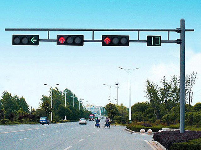 闯黄灯会被拍吗 过路口时有什么技巧 易车