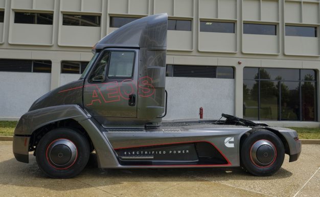 电动半挂车!康明斯推出新款"擎天柱"