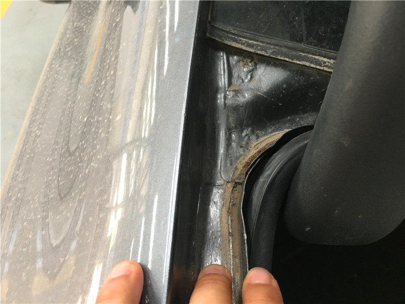 易车 正文水箱框架修复 左前翼子板内板修复,减震塔顶修复 由于撞击