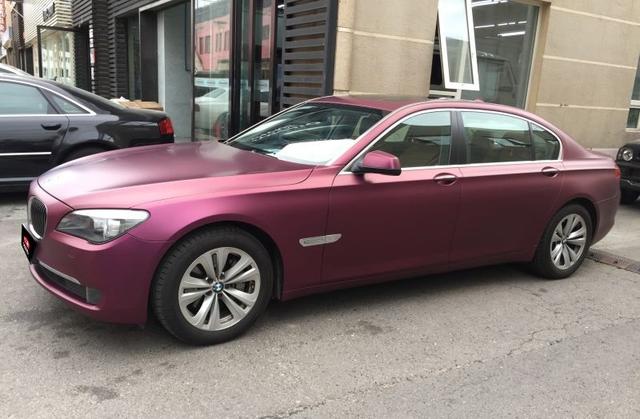 宝马730li电光金属酱紫车身改色尊贵典雅