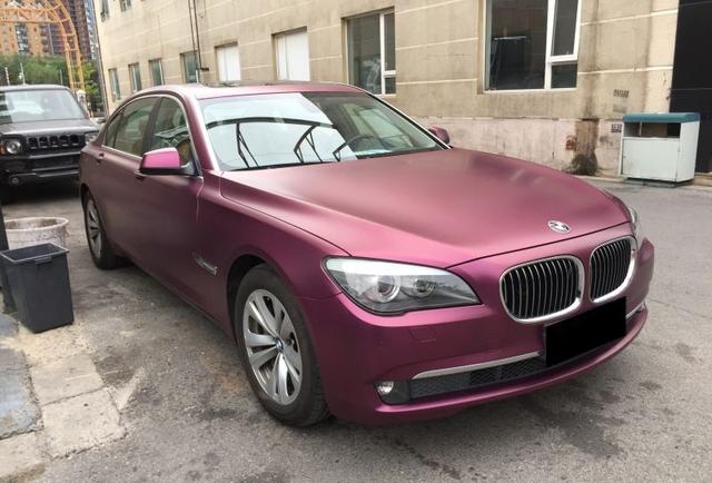 宝马730li电光金属酱紫车身改色尊贵典雅