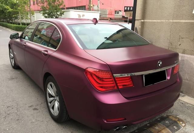 宝马730li电光金属酱紫车身改色尊贵典雅