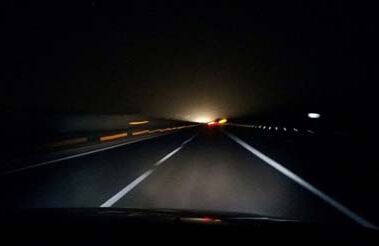 为何高速路上没有路灯