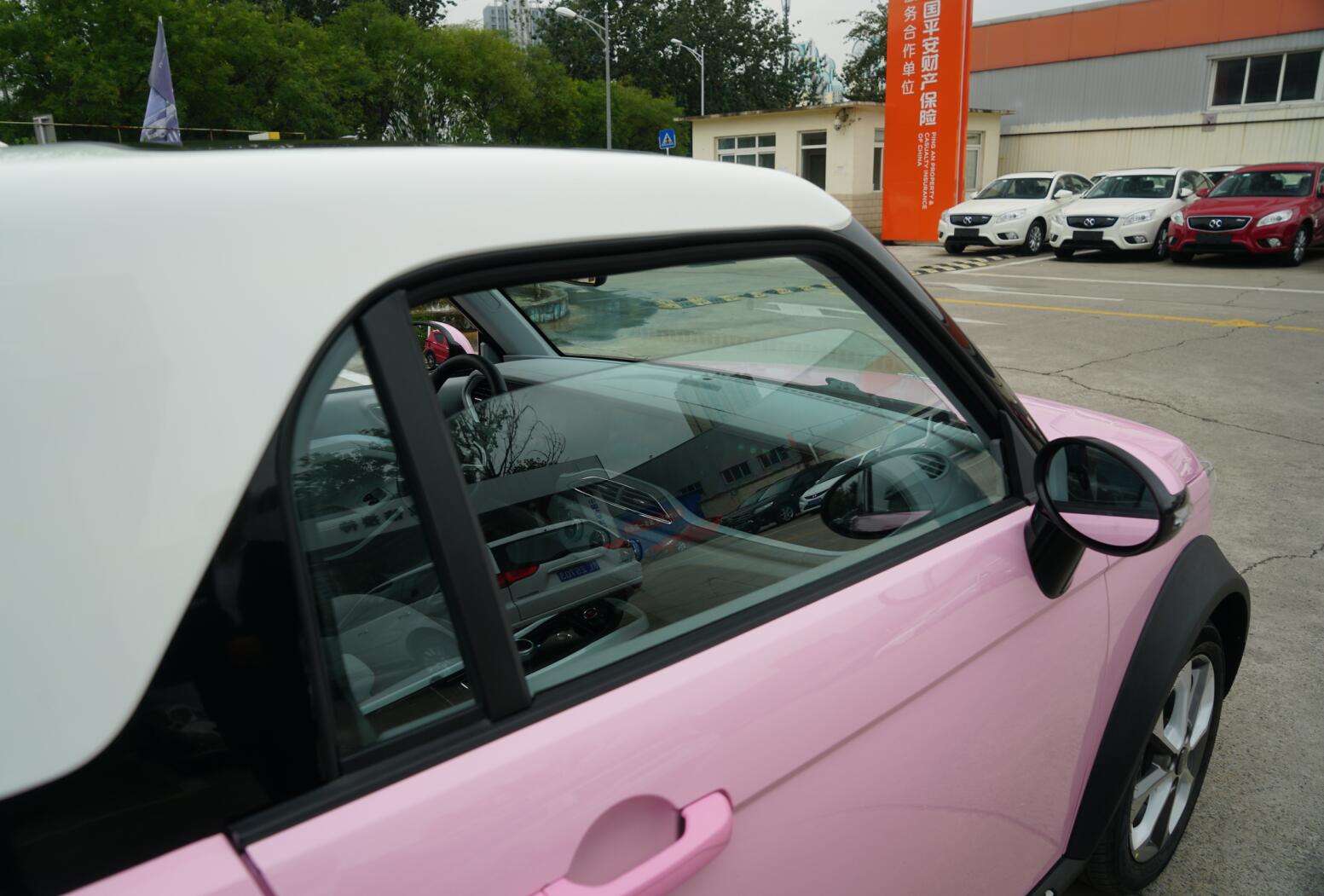 lite的右前车门玻璃降下2/3行程时,进行关闭车门震动测试.