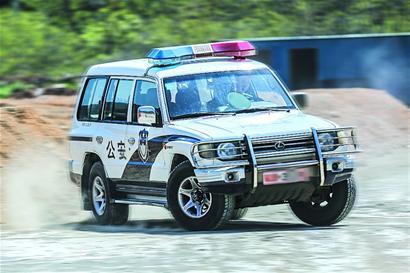 你还在开10年前产的猎豹当警车太low了吧