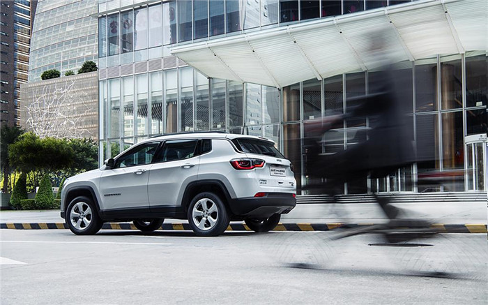 at194t4驱指南者新车型定位很不专业