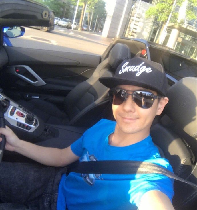 林志颖晒400万豪车,可kimi却连车都上不去!