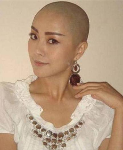 她就是苏岩,是一位实力演员,曾经为了演戏不惜剃了光头,作为一个女星