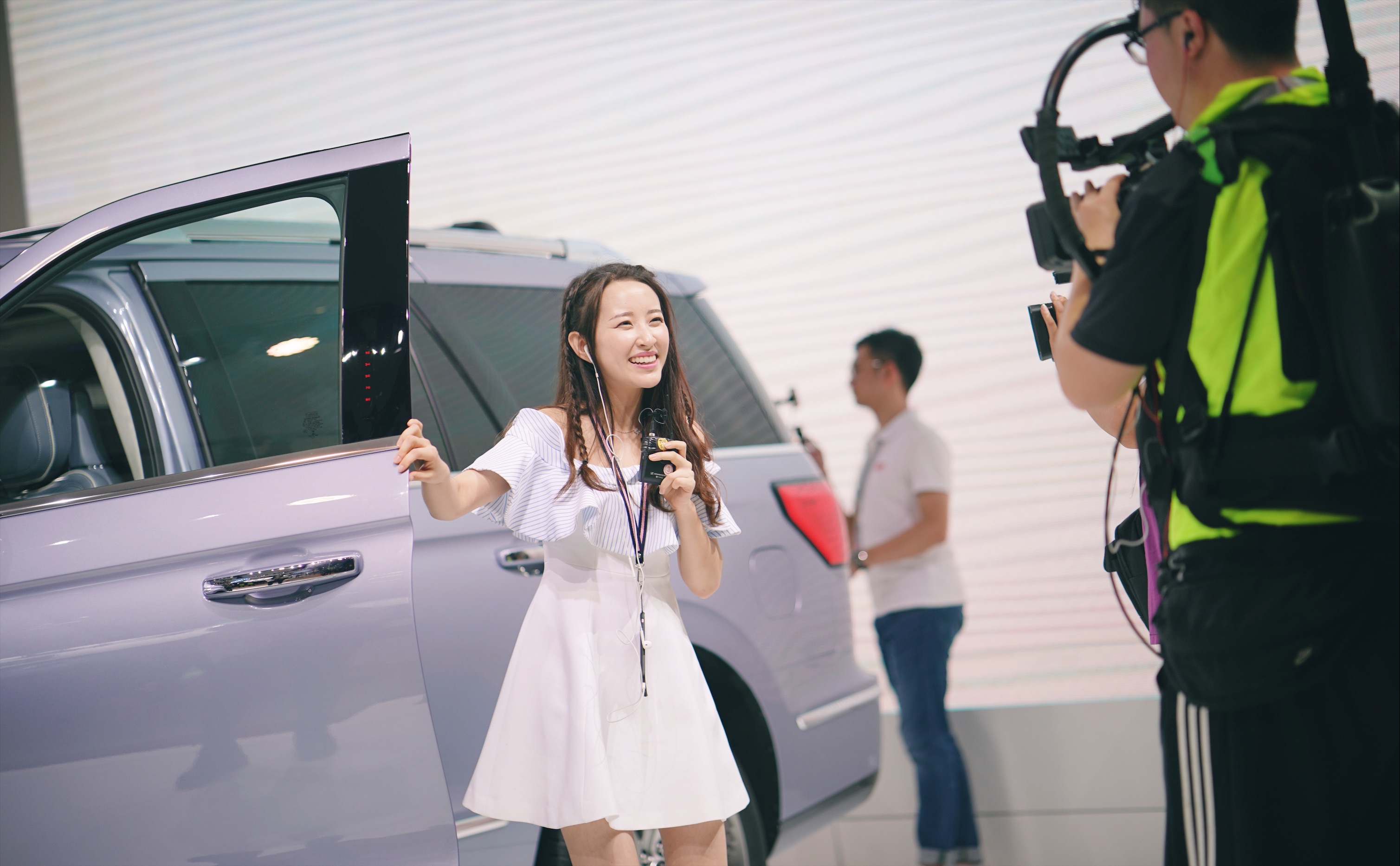 纪实拍摄:车展现场的精彩瞬间