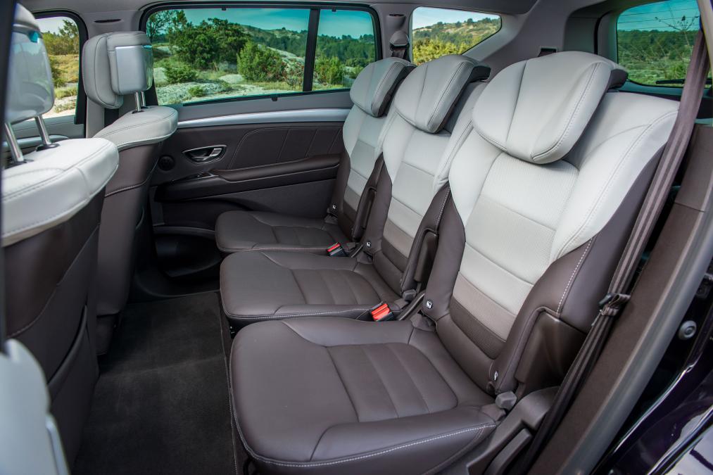 原版的雷诺espace第二排是3个独立座椅