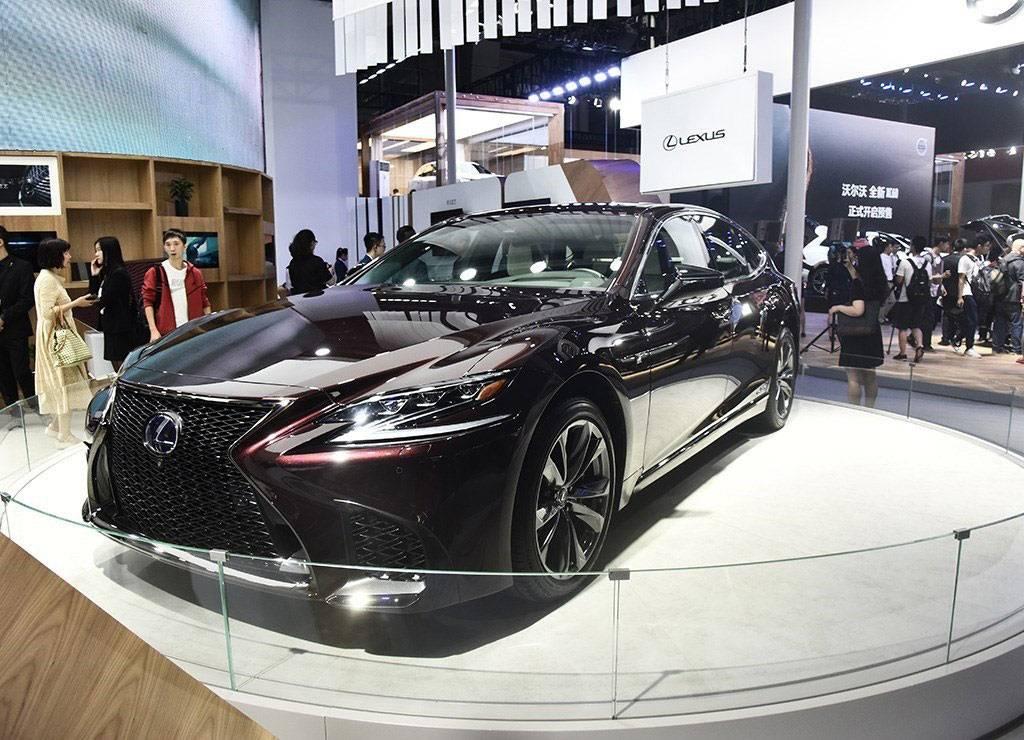 雷克萨斯ls曾经安静的美男子凭什么震撼车坛