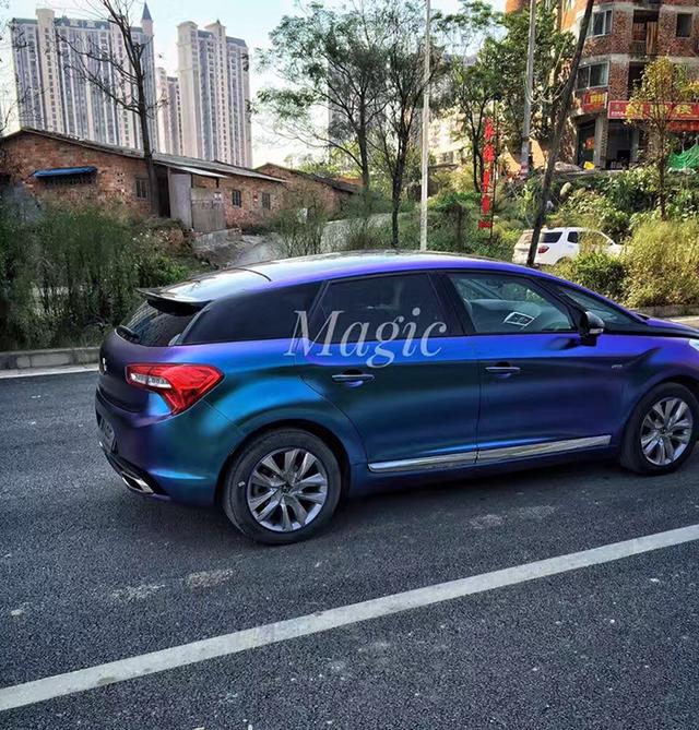 雪铁龙ds电光紫魅蓝车身改色贴膜