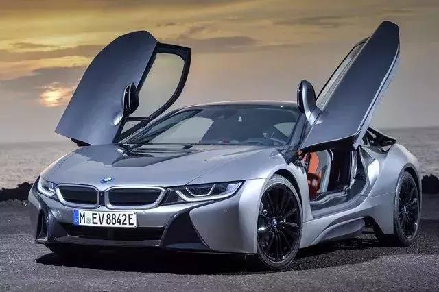 宝马推出i8roadster敞篷版