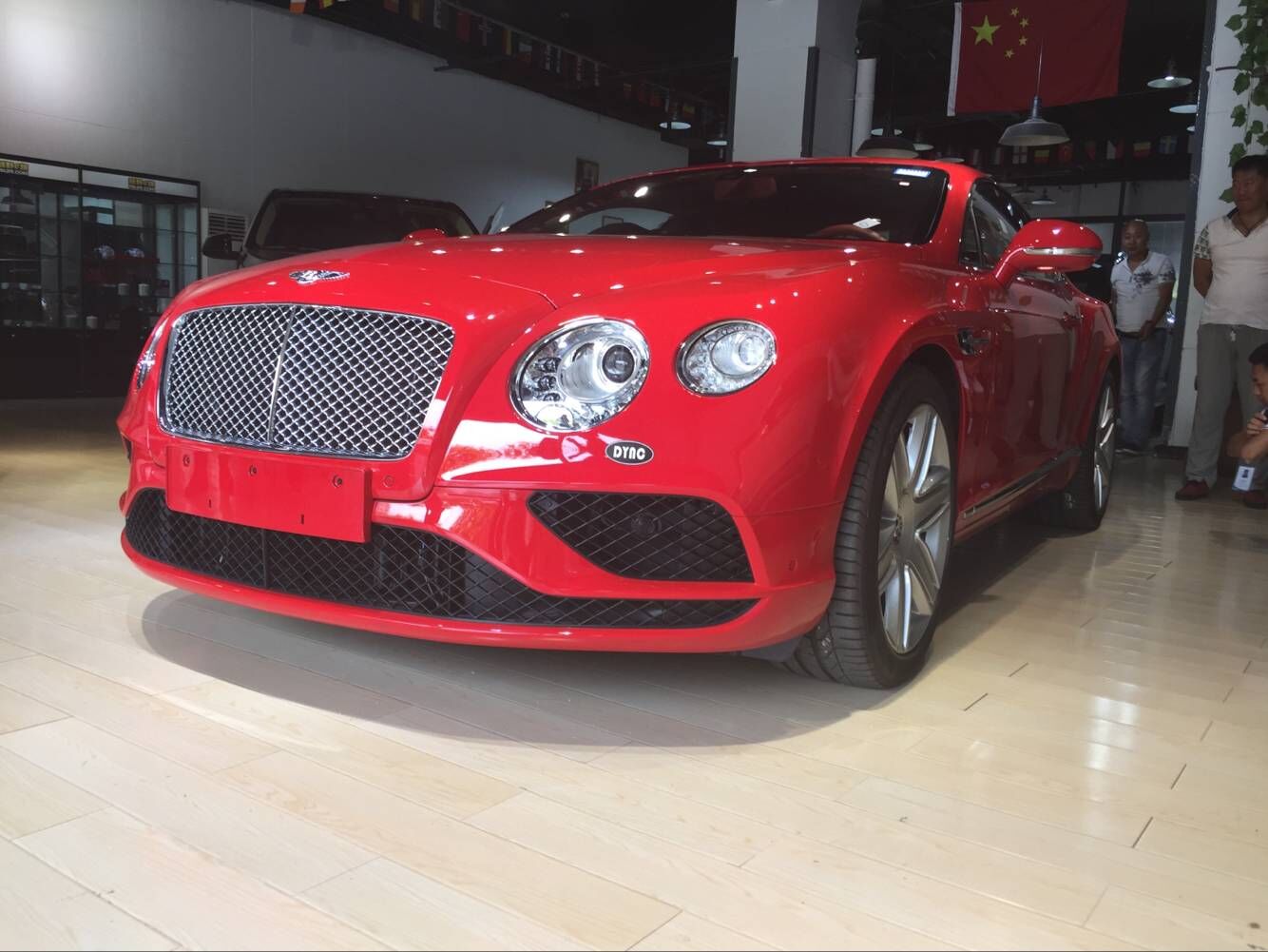 新款宾利欧陆gts全国限量版首发红色外观