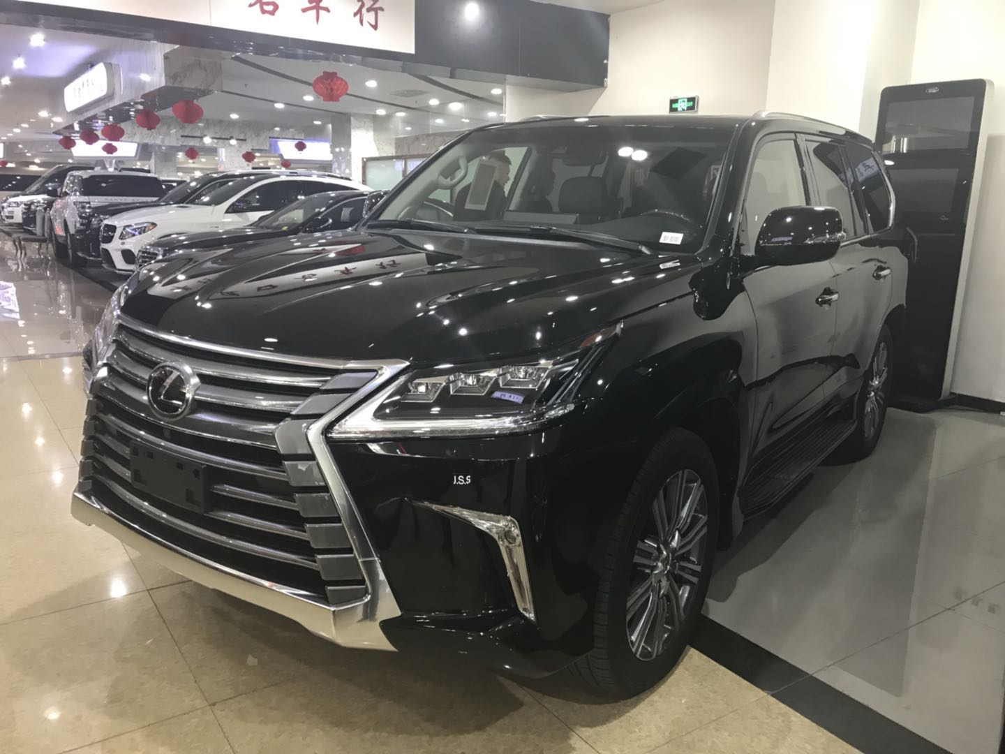 硬派越野之王,雷克萨斯lx570低调难掩奢华!