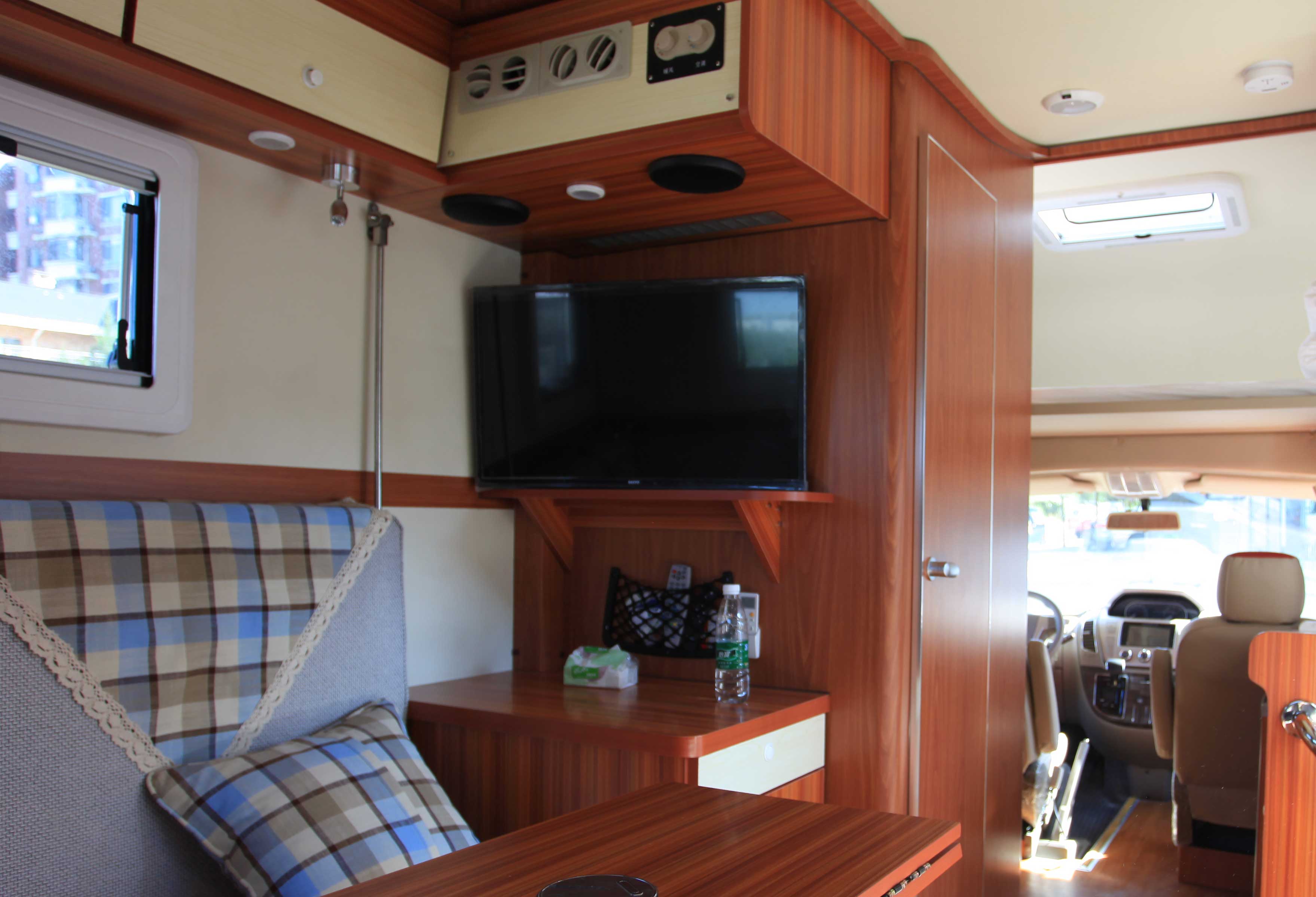 国产自行式c型房车中的"空间怪兽"