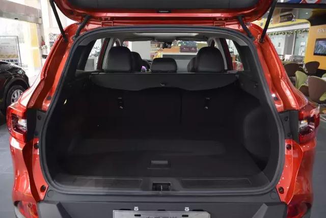 易车 正文相比之下科雷嘉的空间表现要好一些,后排腿部有接近一拳的