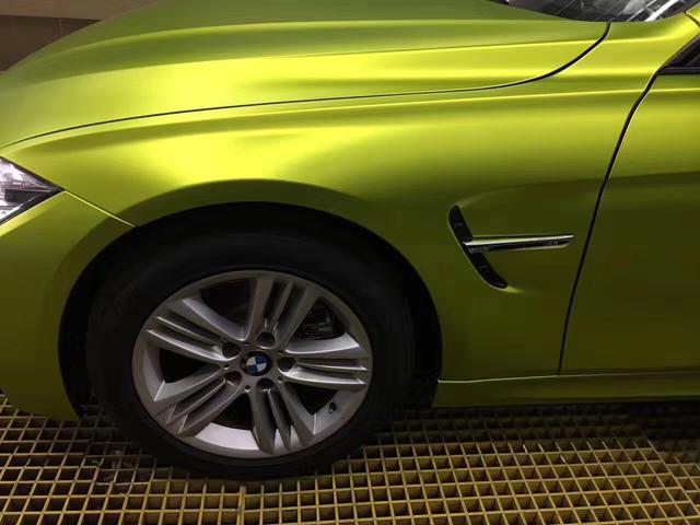 宝马汽车改色哑光电镀荧光绿车身贴膜