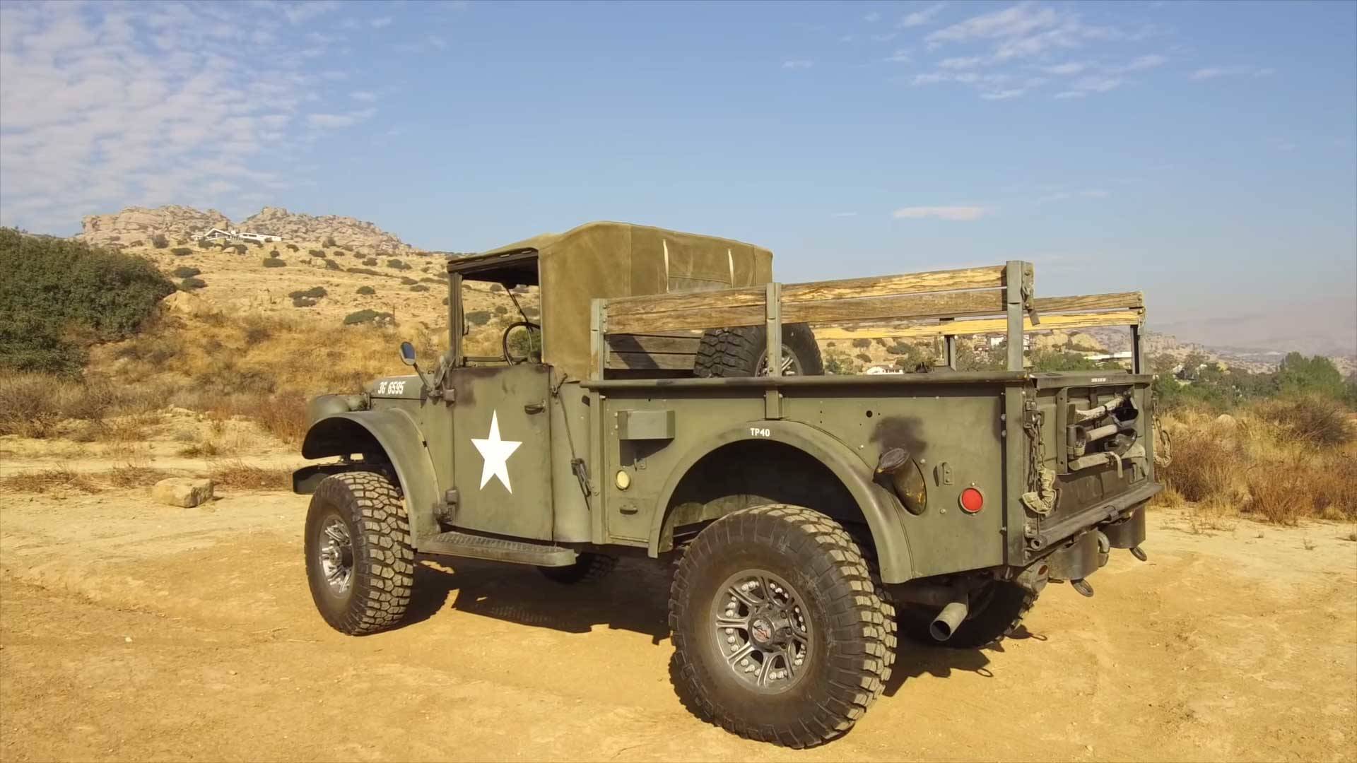 轮子出卖了老车的身份icon道奇m37