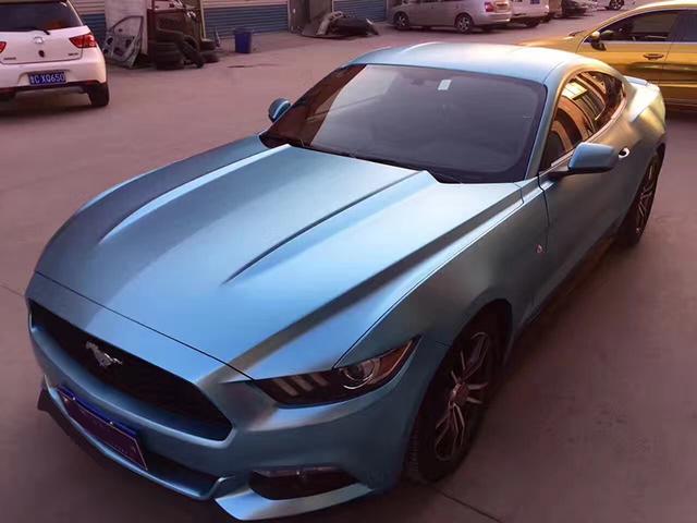 野马汽车车身改色电光湖水蓝贴膜效果图