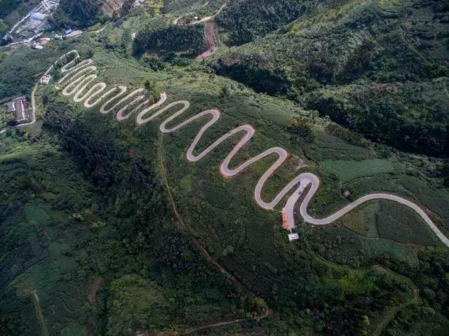 我開著一臺加長捷豹 做了一把秋名山的