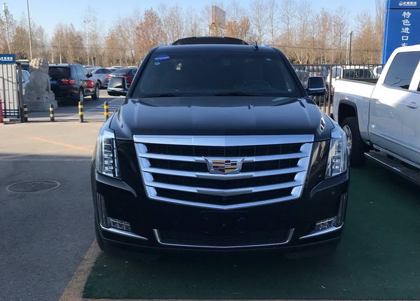 凯迪拉克总统一号伯爵版车身庞大,彪悍的外观特别适合男人的审美观,6.