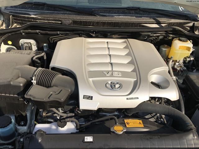 18款中东版酷路泽5700搭载了v8,5.