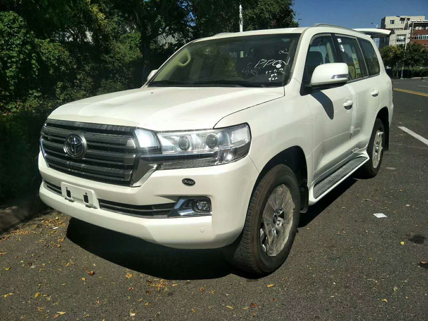 中东版丰田兰德酷路泽5700手续齐全底挂备胎