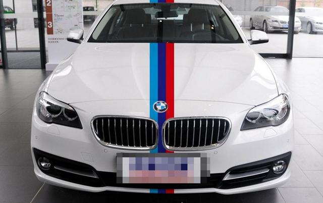 路面上很多车中网都有三色带,到底是什么意思?