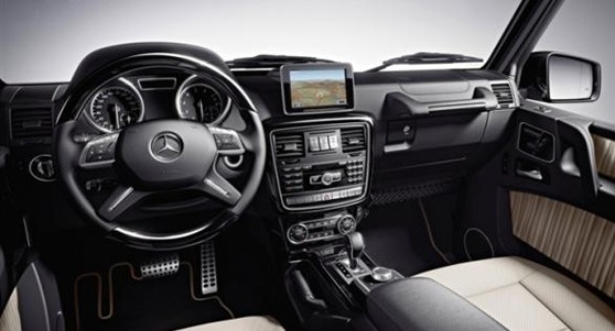 67内饰方面:奔驰g500内饰也走的是豪华门路,让你觉得不到这是一款