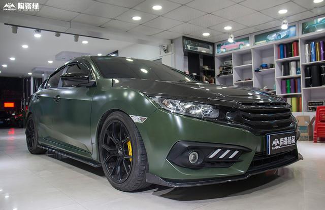 本田思域改色贴膜陶瓷军绿