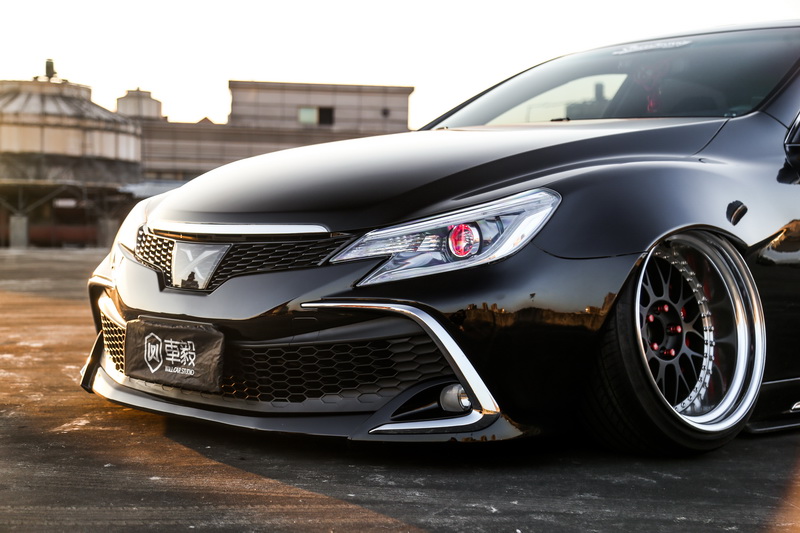 2018款日本mark x前杠看起来却给人更加年轻和时尚的感觉