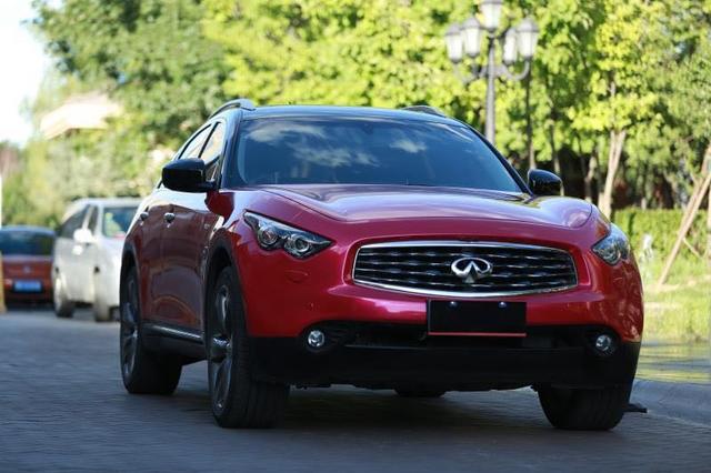 英菲尼迪fx350车身改色水晶粉贴膜效果图