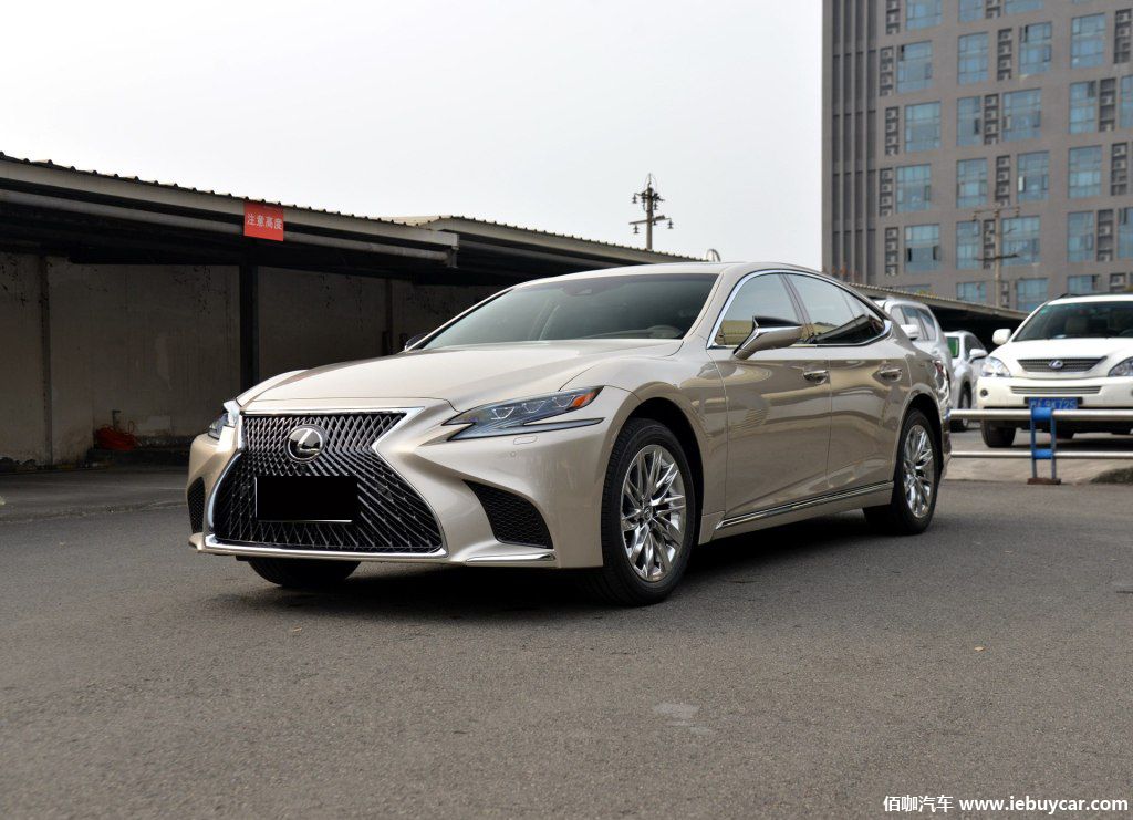 新车是雷克萨斯旗下旗舰大型轿车ls的第五代产品,此次共推出了搭载