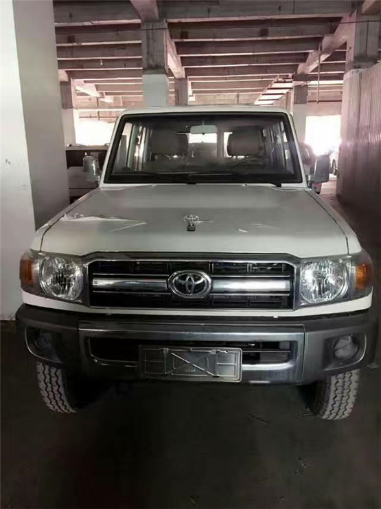 17款中东版陆地巡洋舰lc76丰田现车持续特惠