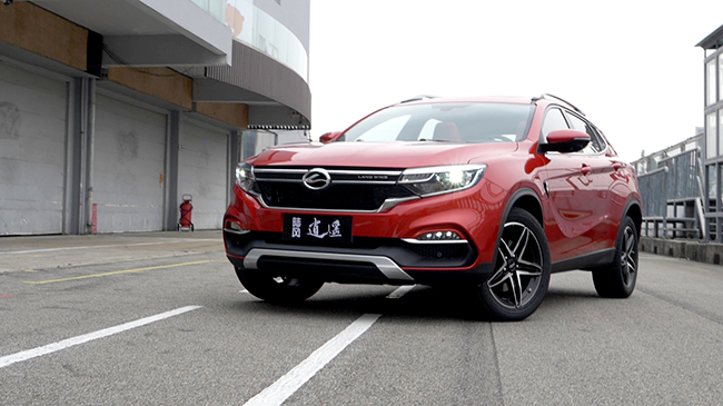 靠颜值也靠真本事赛道试驾陆风逍遥