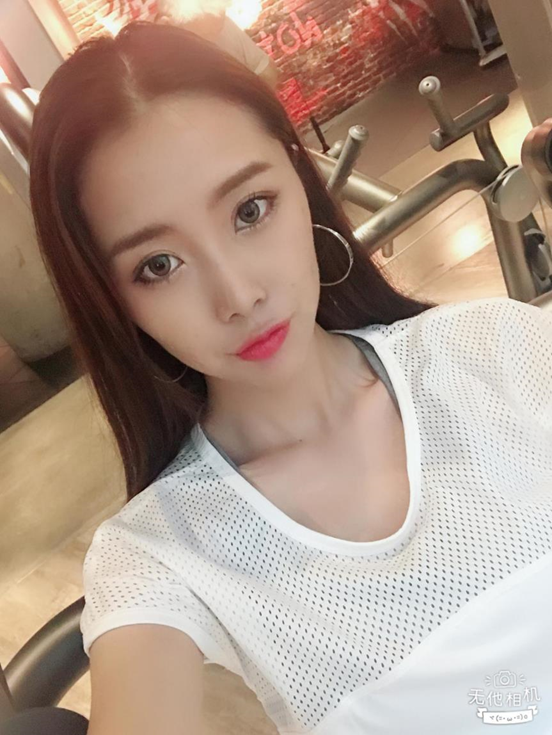 好身材是练出来的分享我媳妇的移动健身房