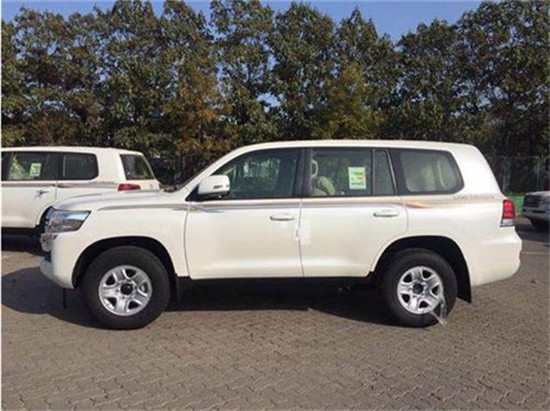 丰田霸道2700中东版内饰奢华元素_17款丰田普拉多2700中东版细节设计_普拉多2700中东版功能键各有什么作用