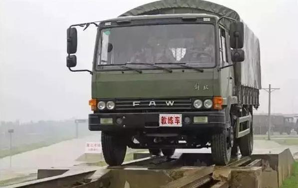 易车 正文倒库移位,s型弯道前进与后倒,车辆快速通过双边桥等内容