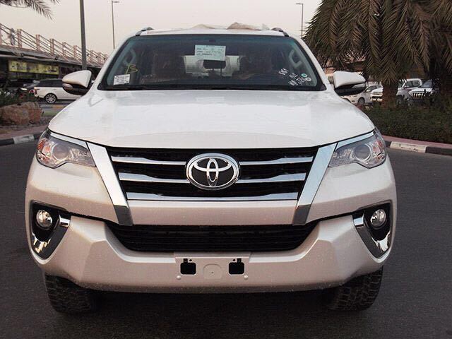 18款丰田奔跑者天津港实时报价多少