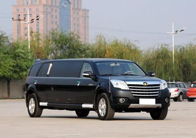 长城最贵的车长6米7轴4米8金色车标气宇轩昂