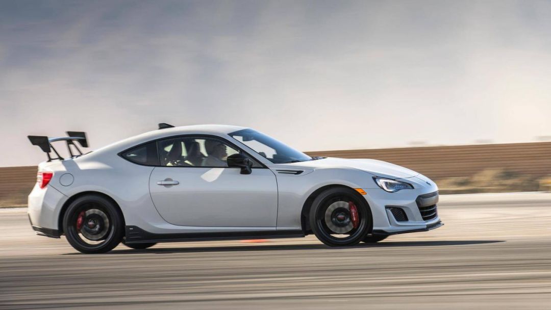 想成为秋名山车神嘛斯巴鲁brz说很简单